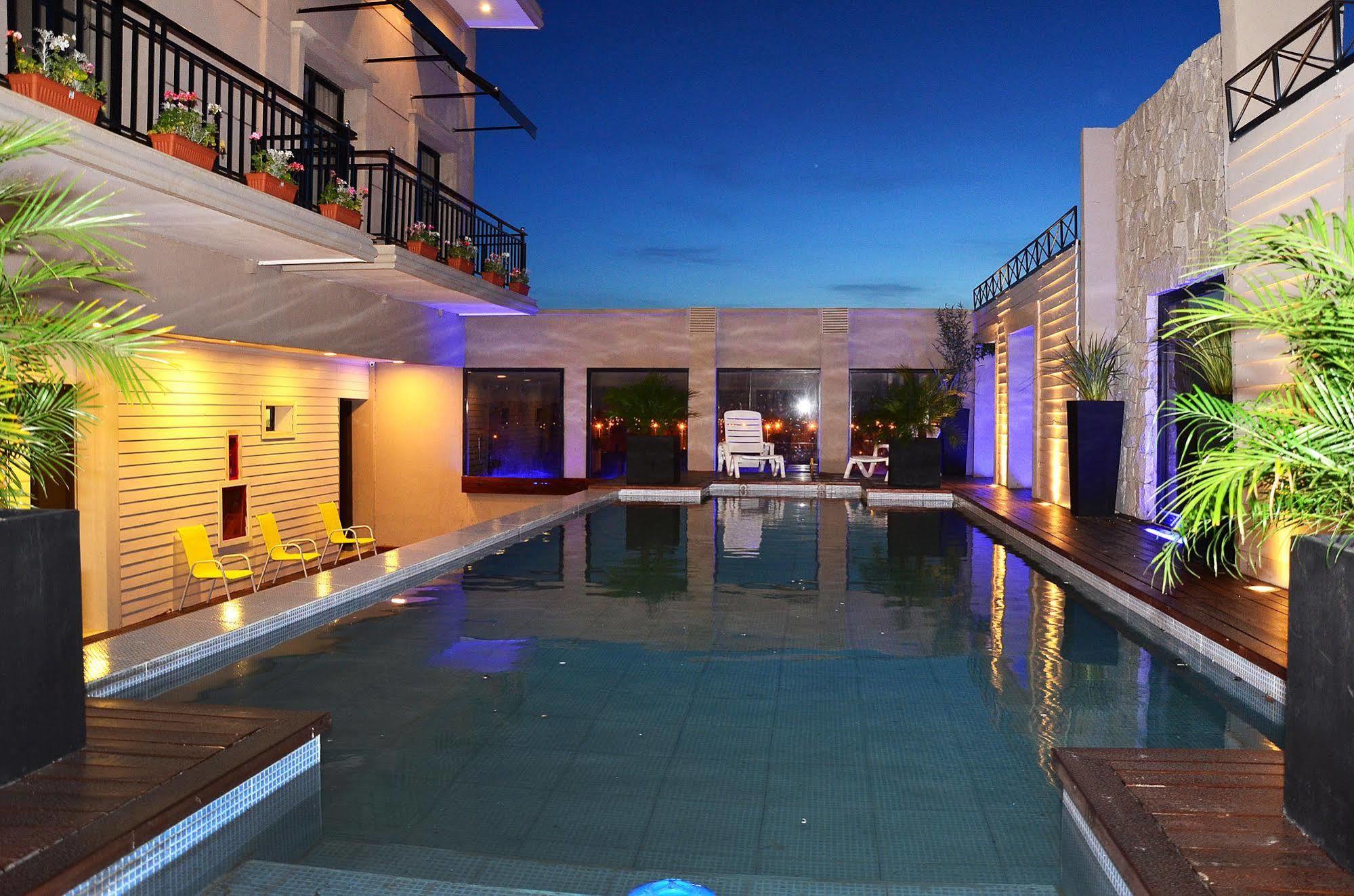 Le Parc Hotel & Suite Villa María Екстериор снимка